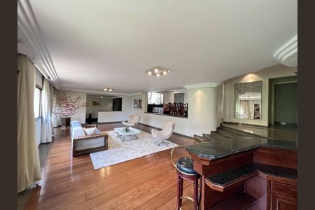 Apartamento para alugar com 4 quartos, 362m² em Vila Suzana, São Paulo