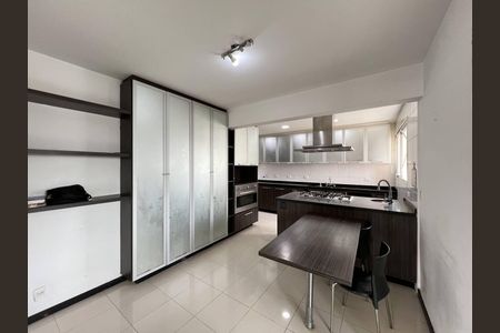 Apartamento à venda com 261m², 4 quartos e 4 vagas