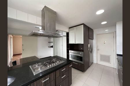 Apartamento à venda com 261m², 4 quartos e 4 vagas