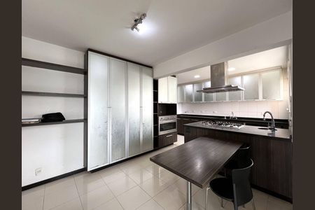 Apartamento à venda com 261m², 4 quartos e 4 vagas