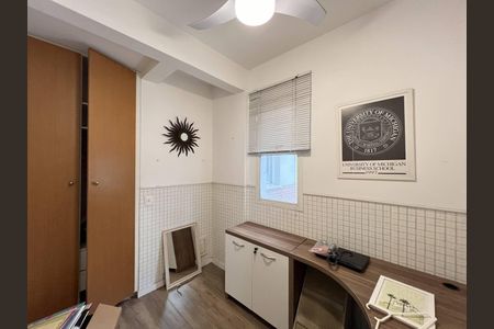 Apartamento à venda com 261m², 4 quartos e 4 vagas
