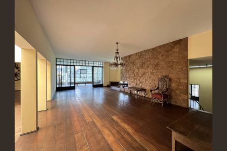 Casa à venda com 726m², 4 quartos e 8 vagas