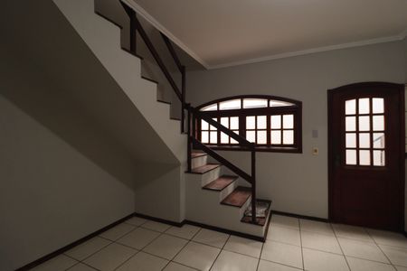 Casa à venda com 212m², 3 quartos e 2 vagas Casa à venda com 212m², 3 quartos e 2 vagasSala