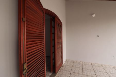 Casa à venda com 212m², 3 quartos e 2 vagas Casa à venda com 212m², 3 quartos e 2 vagasQuarto