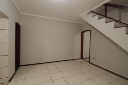 Casa à venda com 212m², 3 quartos e 2 vagas Casa à venda com 212m², 3 quartos e 2 vagasSala