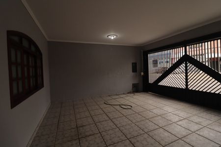 Casa à venda com 212m², 3 quartos e 2 vagas Casa à venda com 212m², 3 quartos e 2 vagasGaragem