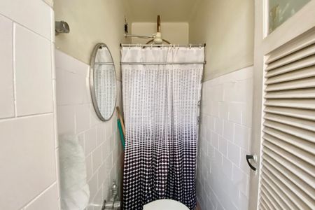 Apartamento à venda com 135m², 2 quartos e 2 vagas Apartamento à venda com 135m², 2 quartos e 2 vagasBanheiro de serviço