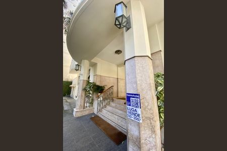 Apartamento à venda com 135m², 2 quartos e 2 vagas Apartamento à venda com 135m², 2 quartos e 2 vagasPlaca