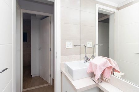 Apartamento à venda com 56m², 2 quartos e 1 vaga Apartamento à venda com 56m², 2 quartos e 1 vagaBanheiro Social