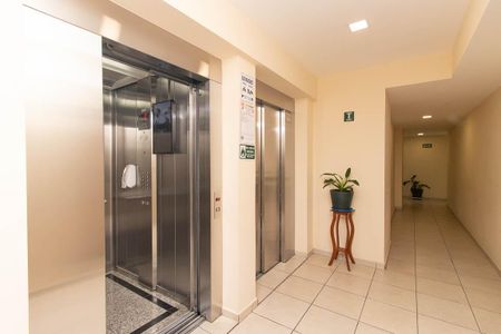 Apartamento à venda com 56m², 2 quartos e 1 vaga Apartamento à venda com 56m², 2 quartos e 1 vagaHall social