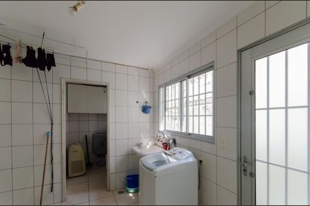 Casa à venda com 235m², 6 quartos e 2 vagas Casa à venda com 235m², 6 quartos e 2 vagasÁrea de Serviço