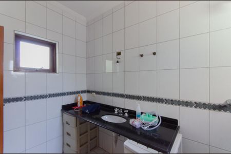 Casa à venda com 235m², 6 quartos e 2 vagas Casa à venda com 235m², 6 quartos e 2 vagasBanheiro 2