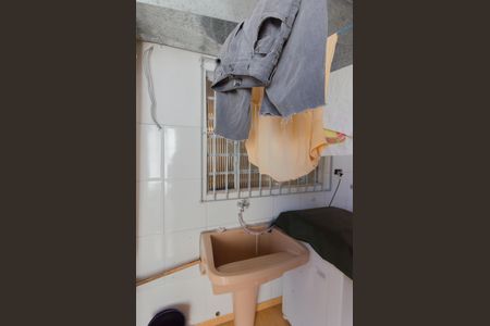 Casa à venda com 235m², 6 quartos e 2 vagas Casa à venda com 235m², 6 quartos e 2 vagasÁrea de Serviço Casa 2