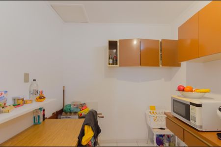 Casa à venda com 235m², 6 quartos e 2 vagas Casa à venda com 235m², 6 quartos e 2 vagasCozinha Casa 2