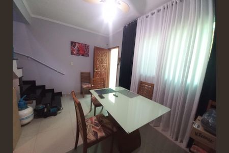Sala de casa de condomínio para alugar com 2 quartos, 74m² em Parque Bitaru, São Vicente