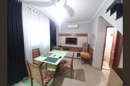 Sala de casa de condomínio para alugar com 2 quartos, 74m² em Parque Bitaru, São Vicente
