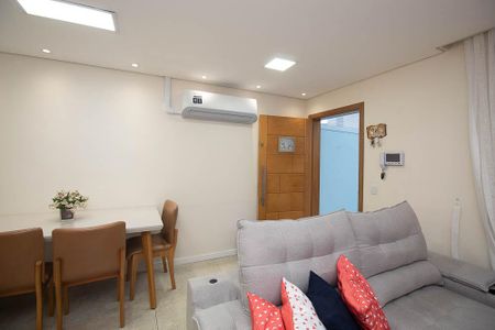 Casa à venda com 100m², 3 quartos e 2 vagasSala