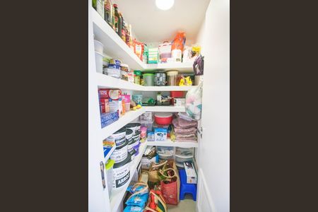 Apartamento à venda com 117m², 3 quartos e 2 vagas Apartamento à venda com 117m², 3 quartos e 2 vagasDespensa