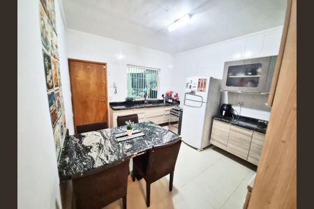 Casa à venda com 75m², 2 quartos e sem vaga Casa à venda com 75m², 2 quartos e sem vagaCozinha