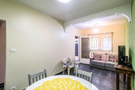 Casa à venda com 135m², 2 quartos e 2 vagasSala