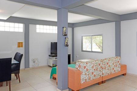 Casa de condomínio para alugar com 200m², 3 quartos e 10 vagasSala