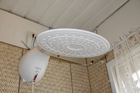 Casa de condomínio para alugar com 200m², 3 quartos e 10 vagasEdícula