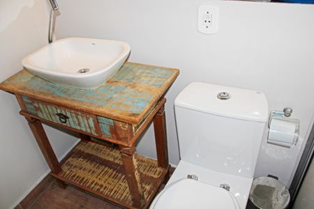 Casa de condomínio para alugar com 200m², 3 quartos e 10 vagasBanheiro 2