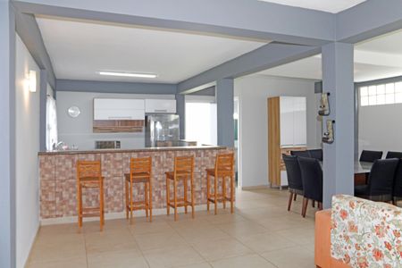 Casa de condomínio para alugar com 200m², 3 quartos e 10 vagasSala
