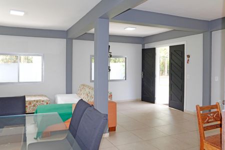 Casa de condomínio para alugar com 200m², 3 quartos e 10 vagasSala