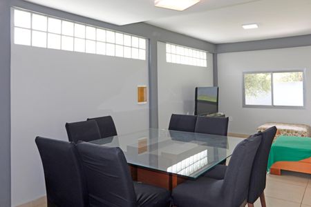 Casa de condomínio para alugar com 200m², 3 quartos e 10 vagasSala