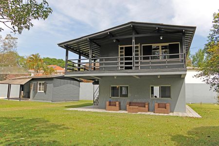 Casa de condomínio para alugar com 200m², 3 quartos e 10 vagasÁrea Externa