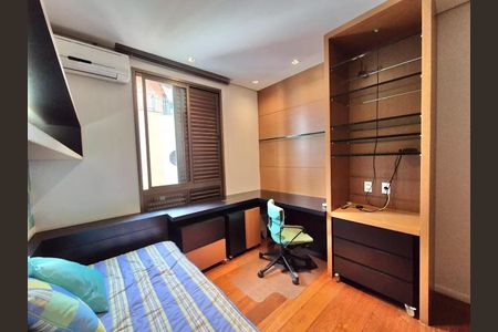 Apartamento à venda com 152m², 4 quartos e 3 vagas Apartamento à venda com 152m², 4 quartos e 3 vagasQuarto 2