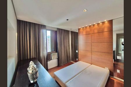 Apartamento à venda com 152m², 4 quartos e 3 vagas Apartamento à venda com 152m², 4 quartos e 3 vagasSuíte