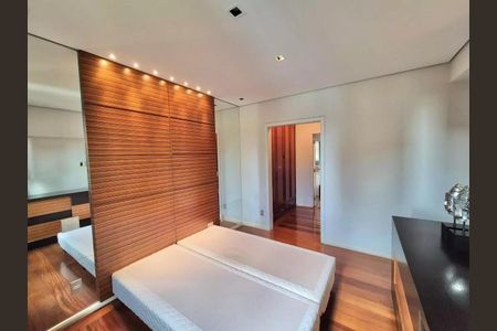 Apartamento à venda com 152m², 4 quartos e 3 vagas Apartamento à venda com 152m², 4 quartos e 3 vagasSuíte