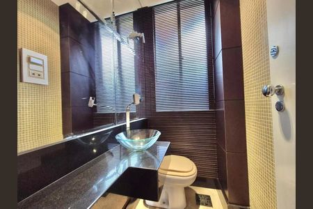 Apartamento à venda com 152m², 4 quartos e 3 vagas Apartamento à venda com 152m², 4 quartos e 3 vagasLavabo