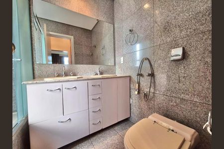 Apartamento à venda com 152m², 4 quartos e 3 vagas Apartamento à venda com 152m², 4 quartos e 3 vagasBanheiro Social 2