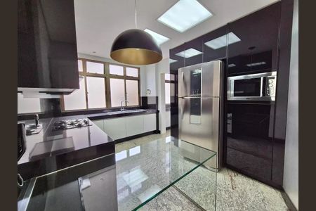 Apartamento à venda com 152m², 4 quartos e 3 vagas Apartamento à venda com 152m², 4 quartos e 3 vagasCozinha