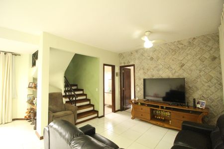 Sala de casa de condomínio para alugar com 3 quartos, 121m² em Pechincha, Rio de Janeiro