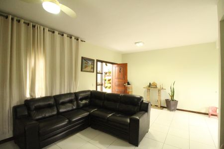 Sala de casa de condomínio para alugar com 3 quartos, 121m² em Pechincha, Rio de Janeiro