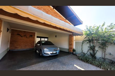 Casa à venda com 299m², 4 quartos e 4 vagas Casa à venda com 299m², 4 quartos e 4 vagasGaragem