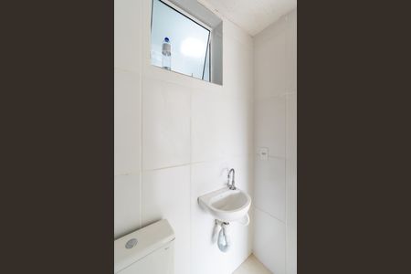 Banheiro de kitnet/studio para alugar com 1 quarto, 18m² em Vila Mira, São Paulo