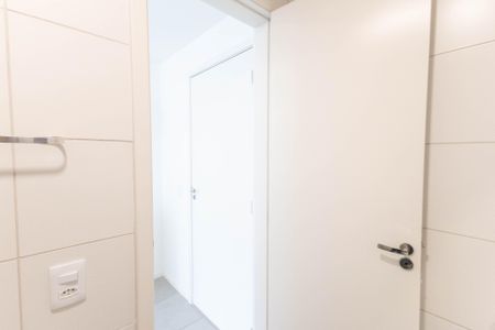 Banheiro de kitnet/studio para alugar com 1 quarto, 22m² em República, São Paulo