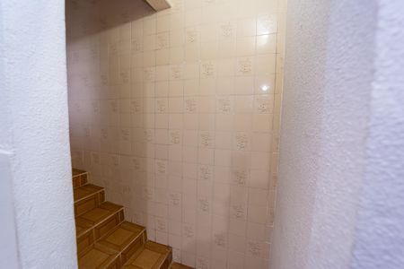 Escada de casa para alugar com 1 quarto, 40m² em Vila Pierina, São Paulo