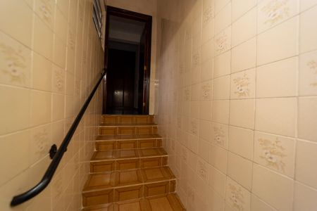 Escada de casa para alugar com 1 quarto, 40m² em Vila Pierina, São Paulo