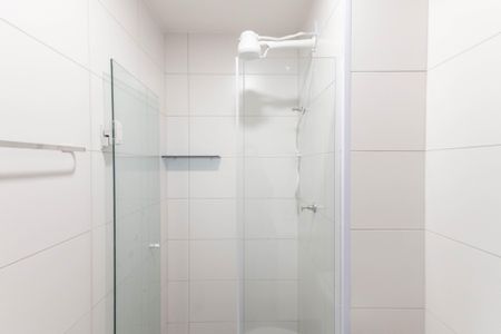 Banheiro de kitnet/studio para alugar com 1 quarto, 33m² em República, São Paulo