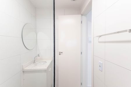 Banheiro de kitnet/studio para alugar com 1 quarto, 33m² em República, São Paulo