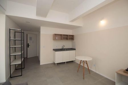 Sala / Cozinha de apartamento para alugar com 1 quarto, 46m² em República, São Paulo