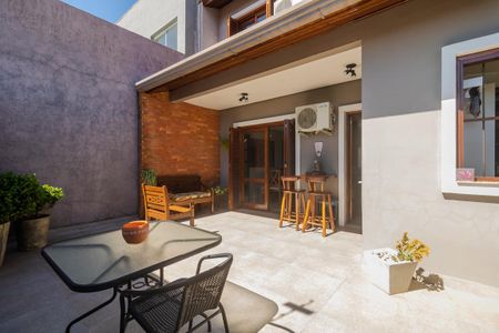 Casa à venda com 133m², 3 quartos e 2 vagas Casa à venda com 133m², 3 quartos e 2 vagasQuintal