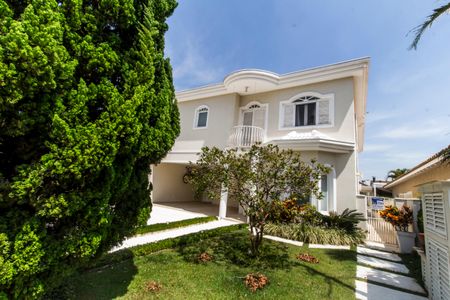 Casa de condomínio à venda com 300m², 4 quartos e 4 vagasFachada