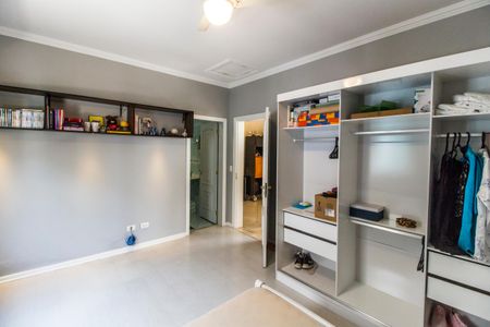 Casa de condomínio à venda com 300m², 4 quartos e 4 vagasSuíte 2